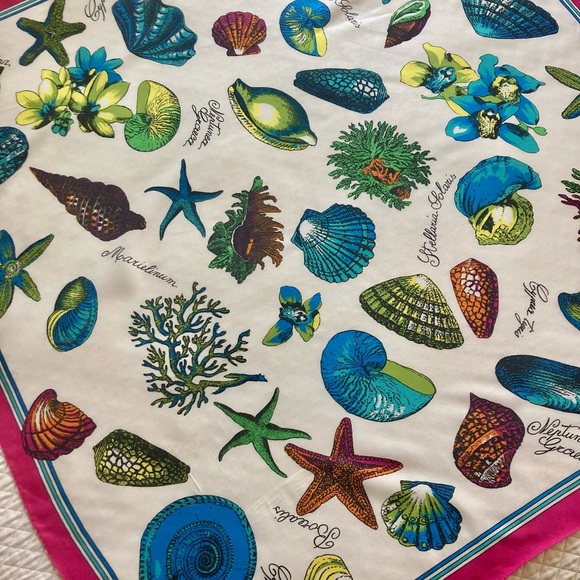 SHELLS, fun vintage square scarf - Picture 2 of 9